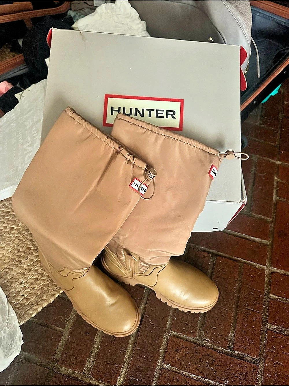 Hunter Intrepid Snow Boot Tall Drawstring Boots Brown with box.